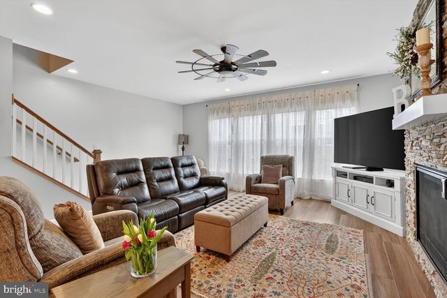 13890 CLEAR LAKE CIR, Woodbridge, VA 22191