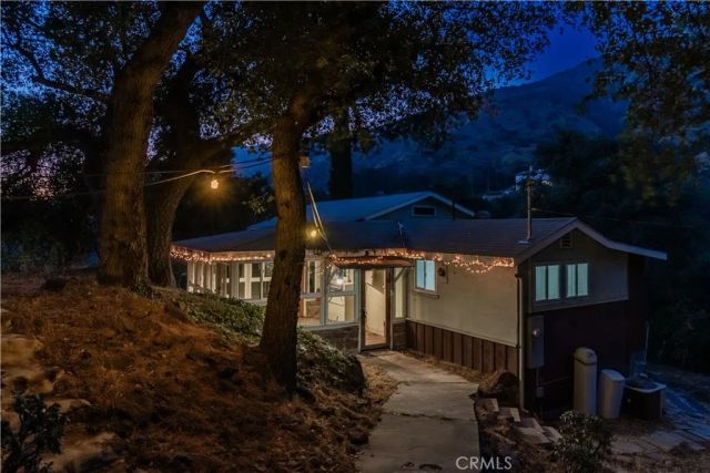 947 N Glendora Avenue, Glendora, CA 91741