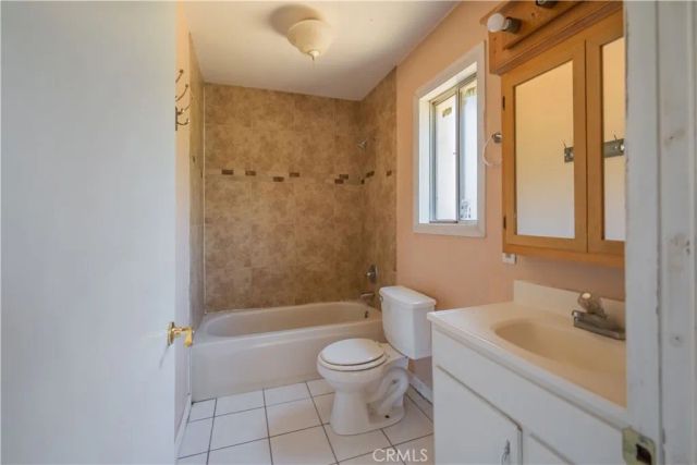 947 N Glendora Avenue, Glendora, CA 91741