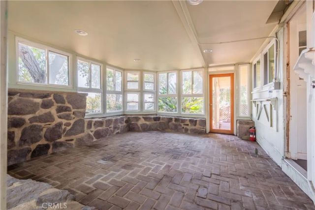 947 N Glendora Avenue, Glendora, CA 91741