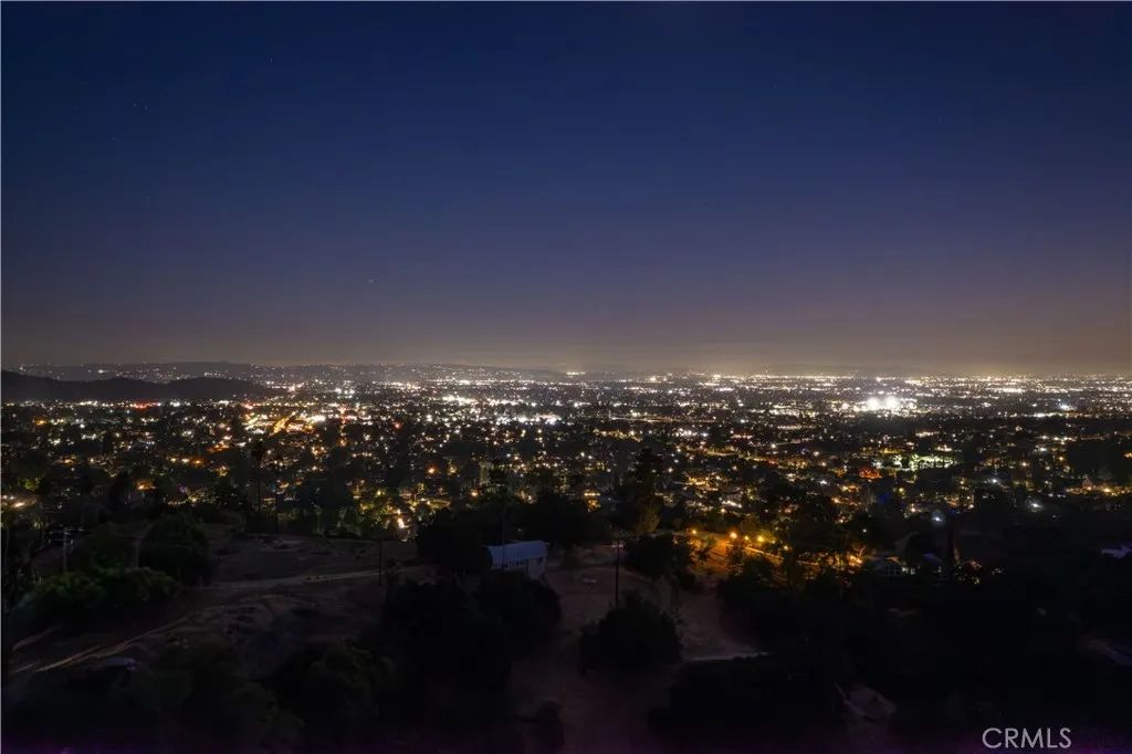 947 N Glendora Avenue, Glendora, CA 91741