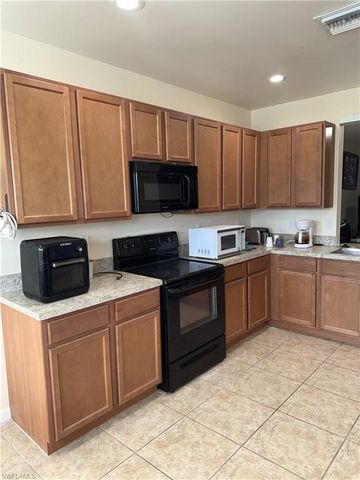 1823 16th TER, Cape Coral, FL 33991