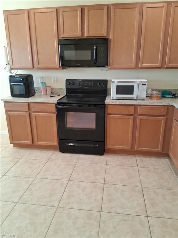 Image 2 of property listing at 1823 16th TER, Cape Coral, FL 33991