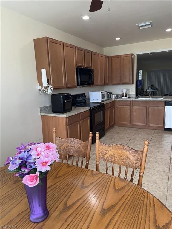 Image 4 of property listing at 1823 16th TER, Cape Coral, FL 33991