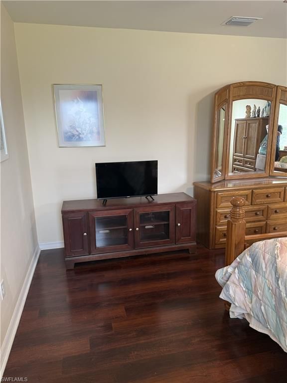 Image 7 of property listing at 1823 16th TER, Cape Coral, FL 33991