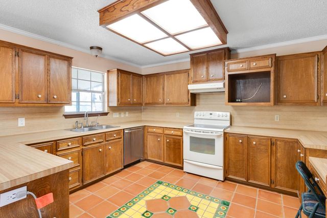 3508 Victorine LN, Del Valle, TX 78617