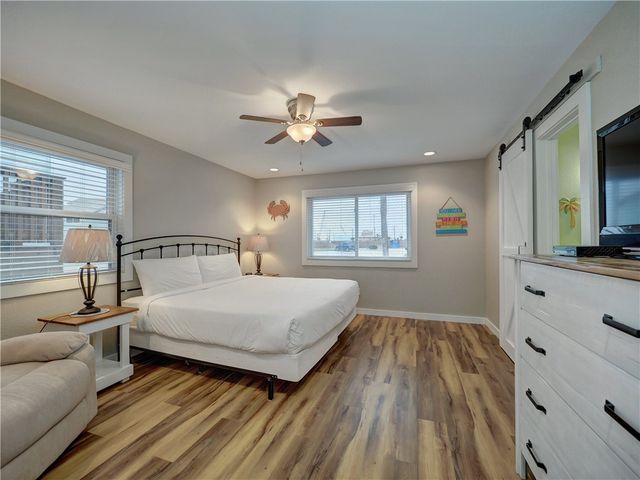 230 Cut Off 129, Port Aransas, TX 78373