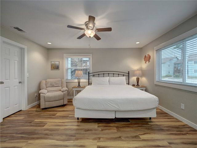 230 Cut Off 129, Port Aransas, TX 78373