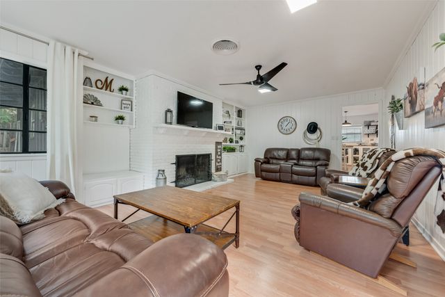 6555 Calmont Avenue, Fort Worth, TX 76116