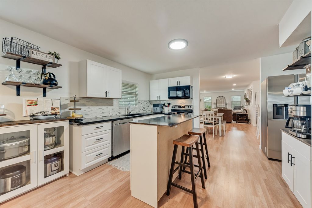 6555 Calmont Avenue, Fort Worth, TX 76116