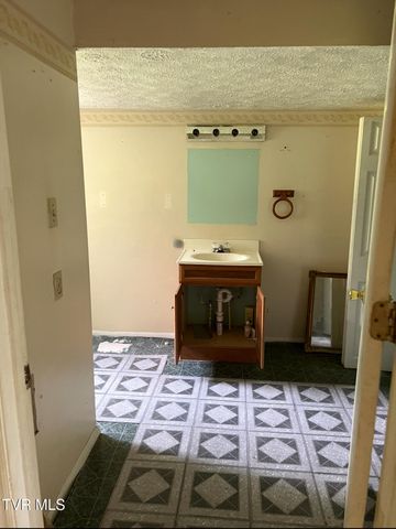 765 Crabtree Hollow Hollow, Clintwood, VA 24228