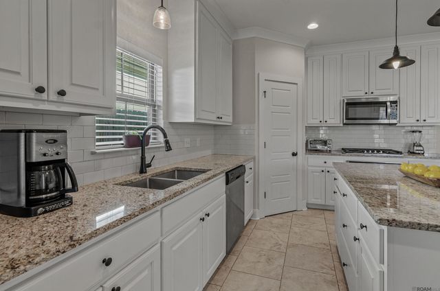 11589 Hideaway St, Denham Springs, LA 70726