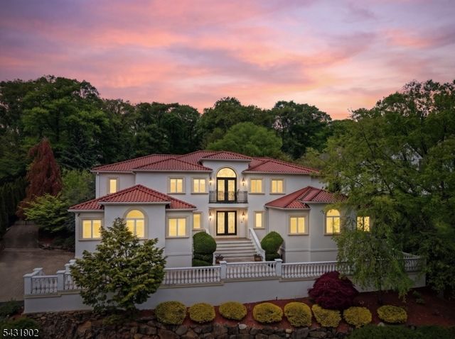 27 Mountainwood Ct, Totowa Boro, NJ 07512