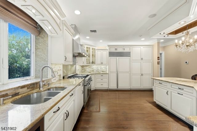 27 Mountainwood Ct, Totowa Boro, NJ 07512