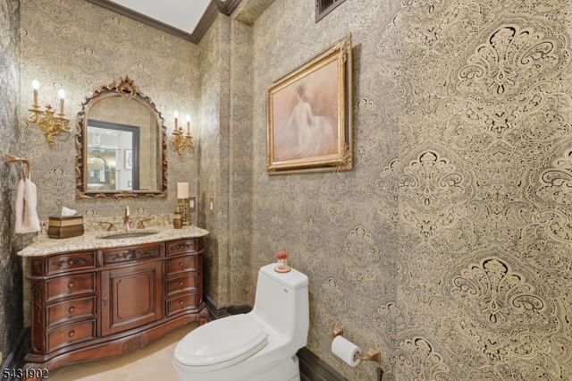 27 Mountainwood Ct, Totowa Boro, NJ 07512