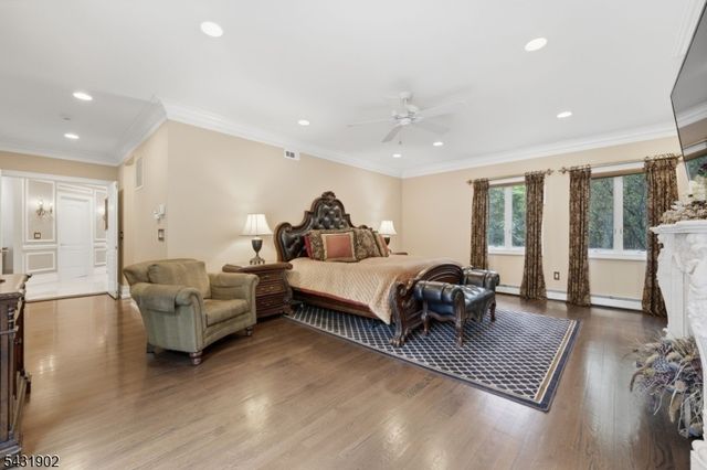 27 Mountainwood Ct, Totowa Boro, NJ 07512