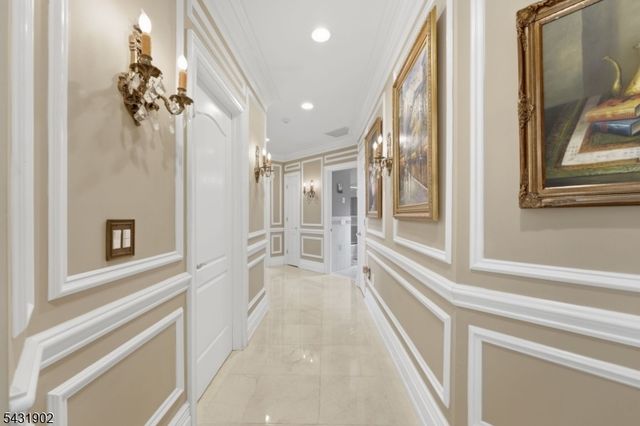 27 Mountainwood Ct, Totowa Boro, NJ 07512