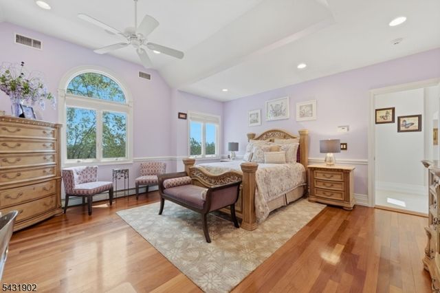 27 Mountainwood Ct, Totowa Boro, NJ 07512