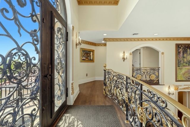 27 Mountainwood Ct, Totowa Boro, NJ 07512