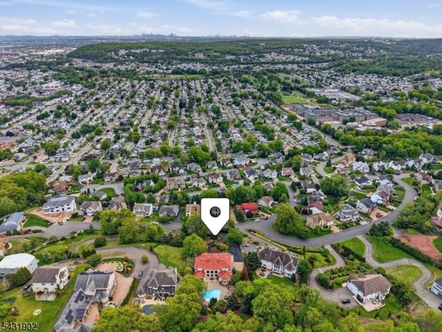27 Mountainwood Ct, Totowa Boro, NJ 07512