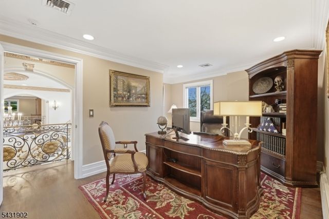 27 Mountainwood Ct, Totowa Boro, NJ 07512