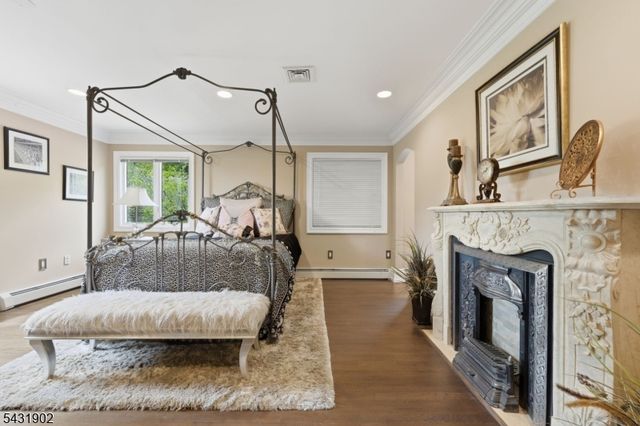 27 Mountainwood Ct, Totowa Boro, NJ 07512