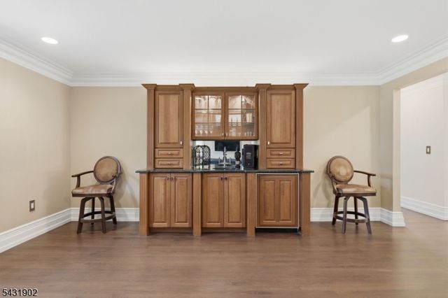 27 Mountainwood Ct, Totowa Boro, NJ 07512
