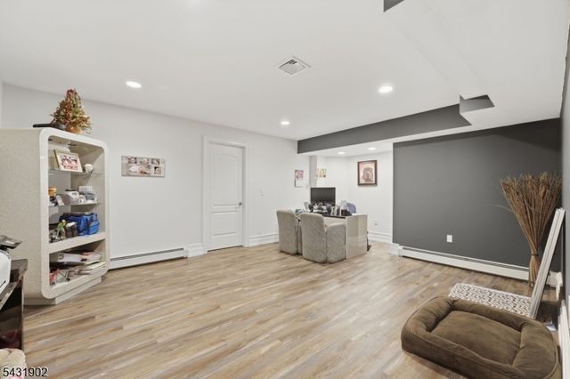27 Mountainwood Ct, Totowa Boro, NJ 07512
