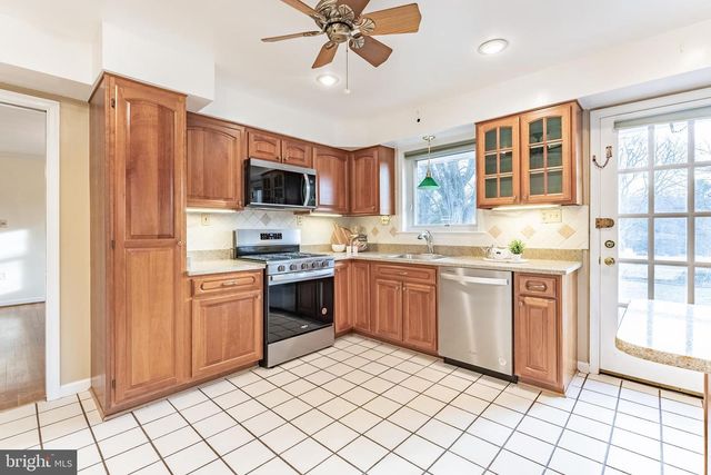 2201 ROLLINS DR, Alexandria, VA 22307