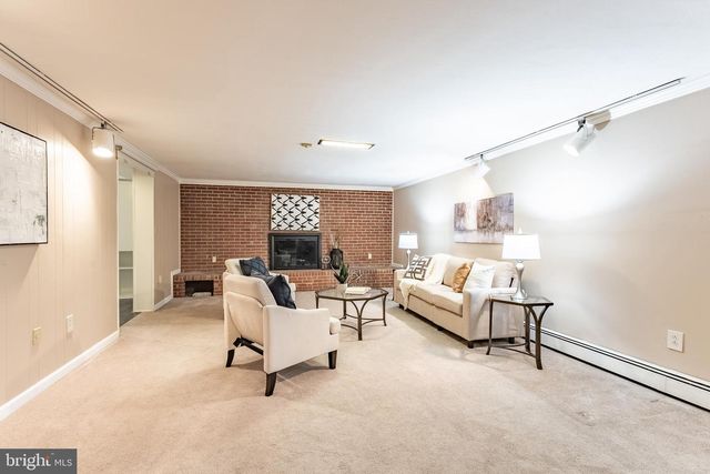 2201 ROLLINS DR, Alexandria, VA 22307