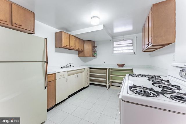 2201 ROLLINS DR, Alexandria, VA 22307