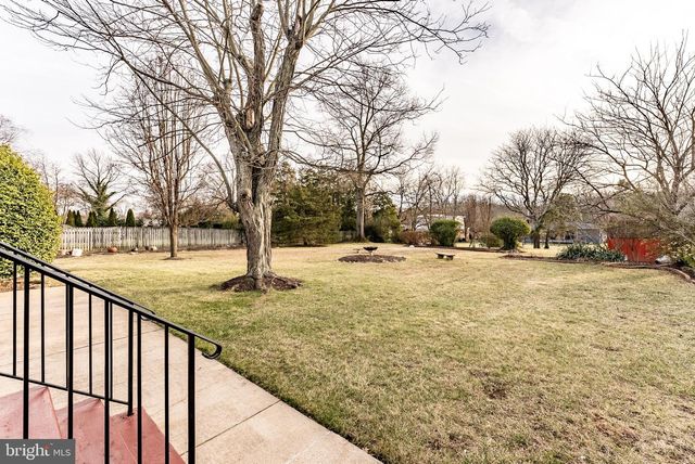 2201 ROLLINS DR, Alexandria, VA 22307