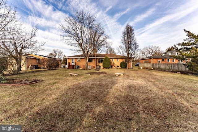 2201 ROLLINS DR, Alexandria, VA 22307