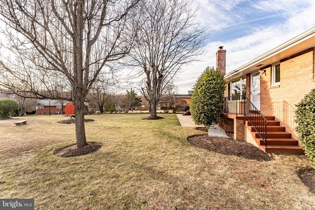 2201 ROLLINS DR, Alexandria, VA 22307