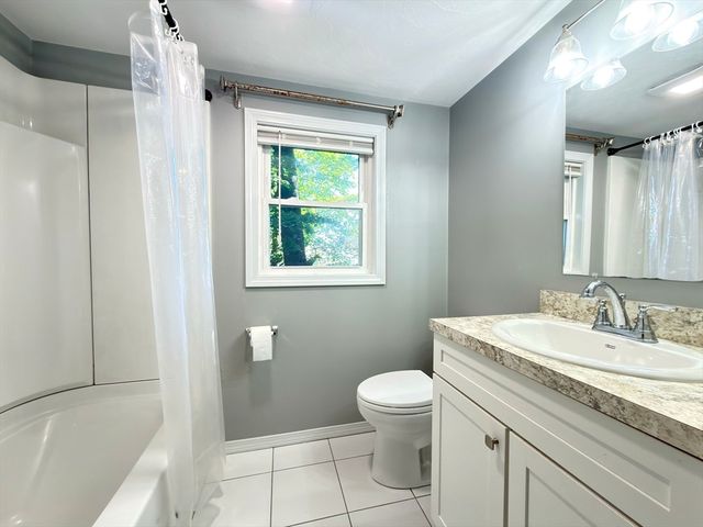 2 Annaberry Lane 1B, Auburn, MA 01501