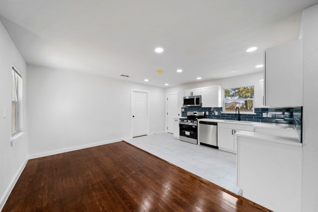 2451 Hudspeth Avenue, Dallas, TX 75216