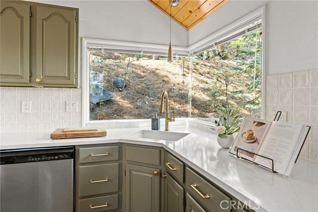 274 N Fairway, Lake Arrowhead, CA 92352