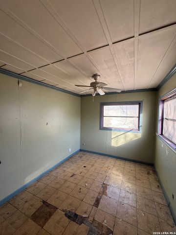 942 W Lynwood, San Antonio, TX 78201