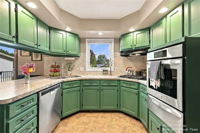 2016 Edgewood Avenue, Grand Rapids, MI 49546