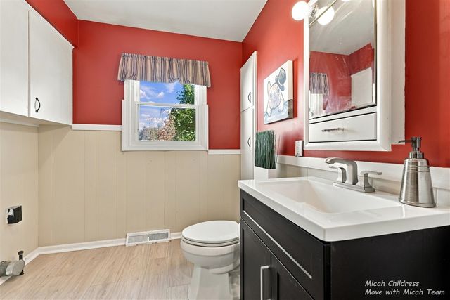 2016 Edgewood Avenue, Grand Rapids, MI 49546