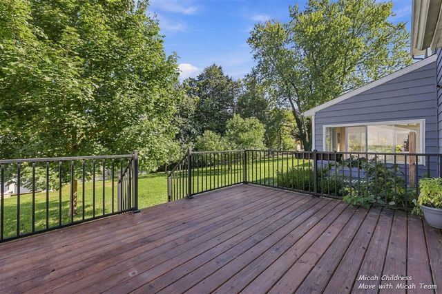 2016 Edgewood Avenue, Grand Rapids, MI 49546
