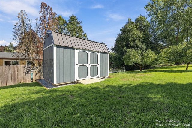 2016 Edgewood Avenue, Grand Rapids, MI 49546