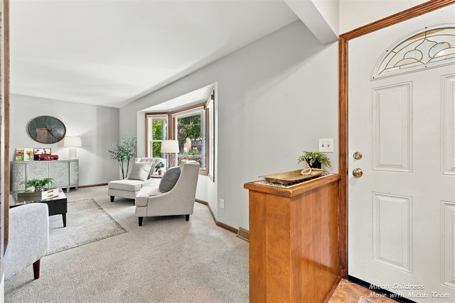 2016 Edgewood Avenue, Grand Rapids, MI 49546