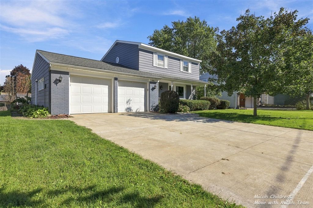 2016 Edgewood Avenue, Grand Rapids, MI 49546