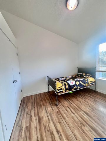 108 Enos St, Amity, OR 97101