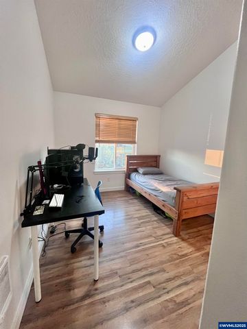 108 Enos St, Amity, OR 97101