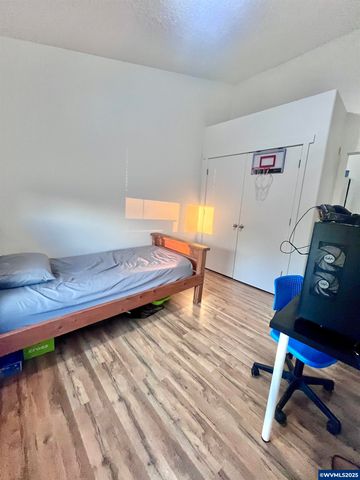 108 Enos St, Amity, OR 97101