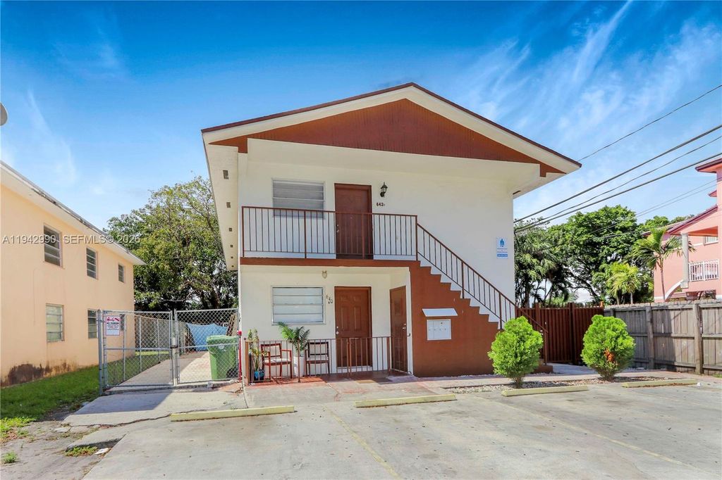 642 E 2nd AV A, Hialeah, FL 33010