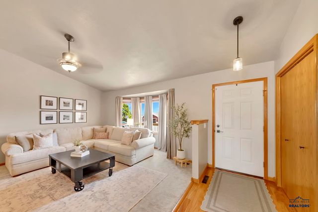 7759 COLUMBINE CT, Rapid City, SD 57719