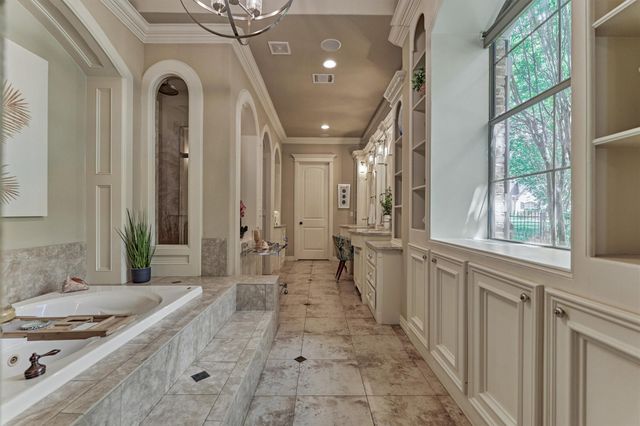 106 Fairwater Drive, Montgomery, TX 77356